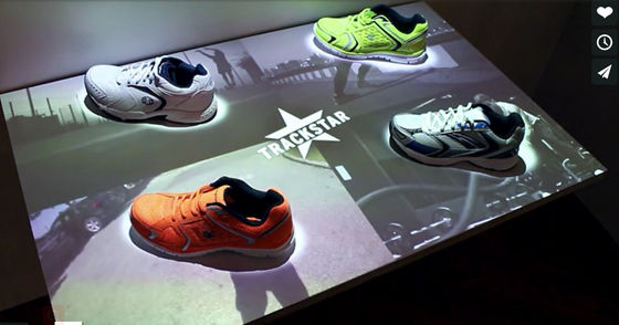 신발 가게 상호 작용하는 진열장 전시회 관리 체계 통합 영상 광고